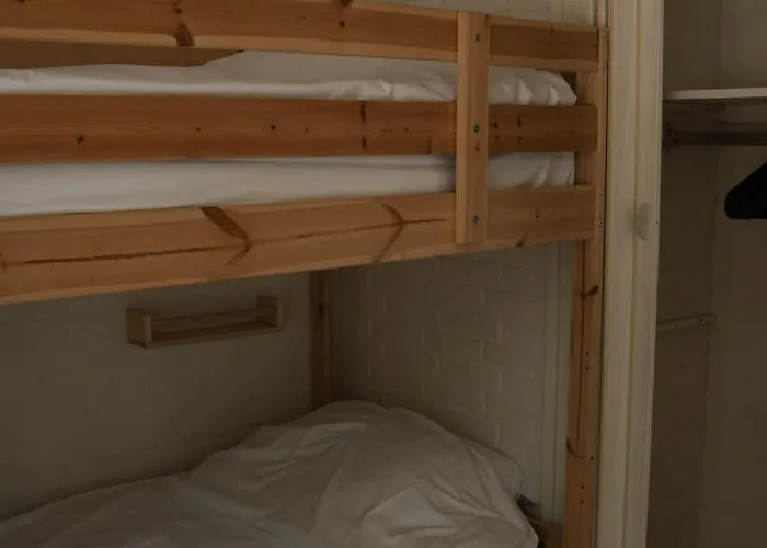 Apartment Cozy Forest Cabin, Fenced Garden, Peace & Privacy *