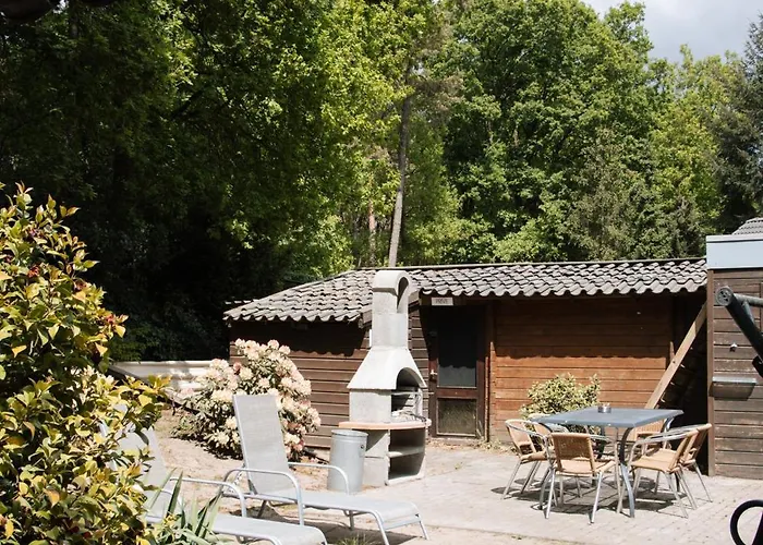 Апартаменты Cozy Forest Cabin, Fenced Garden, Peace & Privacy