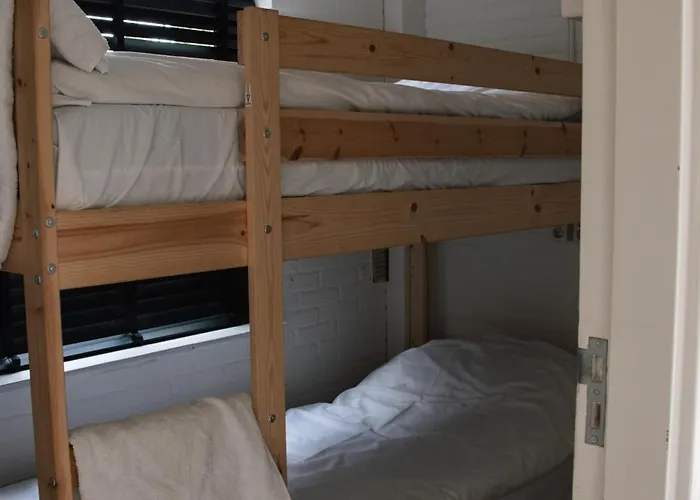 Apartment Cozy Forest Cabin, Fenced Garden, Peace & Privacy *