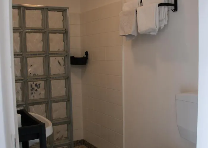 Apartment Cozy Forest Cabin, Fenced Garden, Peace & Privacy *