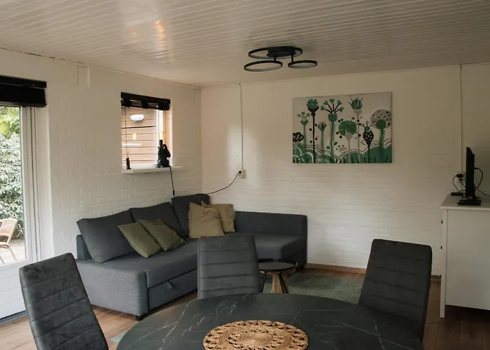 Cozy Forest Cabin, Fenced Garden, Peace & Privacy Apartment *