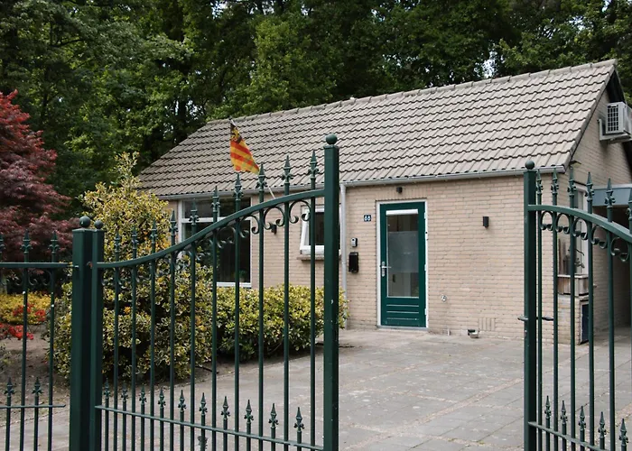 Apartment Cozy Forest Cabin, Fenced Garden, Peace & Privacy