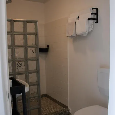 Apartman Cozy Forest Cabin, Fenced Garden, Peace & Privacy *