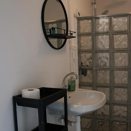 Cozy Forest Cabin, Fenced Garden, Peace & Privacy Apartman